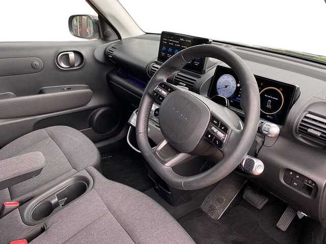 Hyundai INSTER 85Kw 02 49Kwh 5Dr Auto